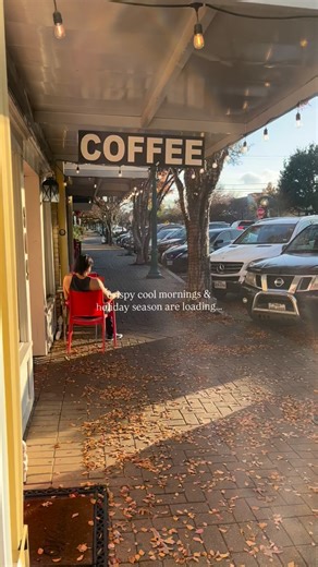 8.7K views · 389 reactions | Fall colors and that Georgetown holiday magic are just around the corner!!We can’t wait. What’s your favorite season in Georgetown? #georgetowntx #holidays #fallvibes | Visit Georgetown, Texas | Facebook