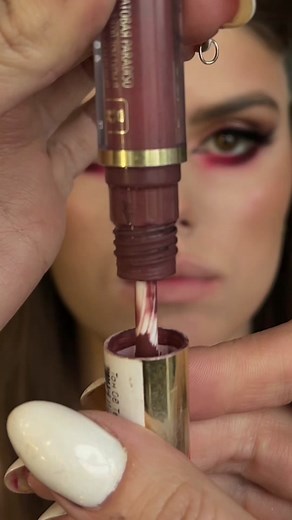 Lips makeup hack in 6 seconds #makeuph #liphack #lipshack #lipsmakeup