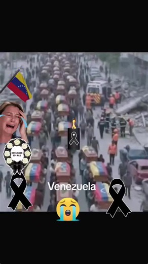 El dolor que une a un pueblo: Venezuela en luto 🇻🇪🙏 El video es un conmovedor testimonio visual sobre el duelo y la crisis que atraviesa Venezuela. A través de una edición cargada de emotividad, muestra una procesión fúnebre con múltiples ataúdes envueltos en la bandera nacional, reflejando el profundo sufrimiento de un país. Las imágenes, acompañadas de una música folclórica con letras que denuncian la situación política y social (