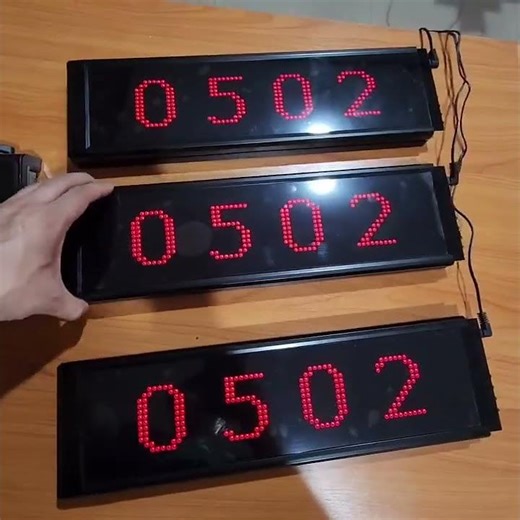 Multi-Window Wireless Queue Calling System (1 Transmitter + 3 LED Displays) in Tailand # Freequeue