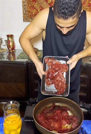 بيض على بسطرمة بطريقة جديدة ومميزة