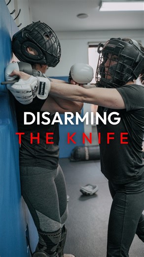 Disarming a knife is never simple. It requires full control over the attacker’s body, and that kind of control takes time to build. It is difficult, but it is worth learning. On the mat, we train to do the things most people hope they never have to face. @kravmagaexperts #kravmaga #kravmagatraining #kravmagaexperts #kravmaganyc #selfdedense #selfdefensemoves #kravmaganyc #nyc #relatable #fight #360 #martialarts #defence #kicks #highkick #fight #fitness | Krav Maga Experts