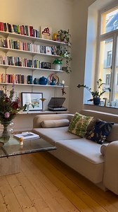 La bibliothèque : un véritable atout déco. 🎥 @a.start.of.something | ELLE Décoration