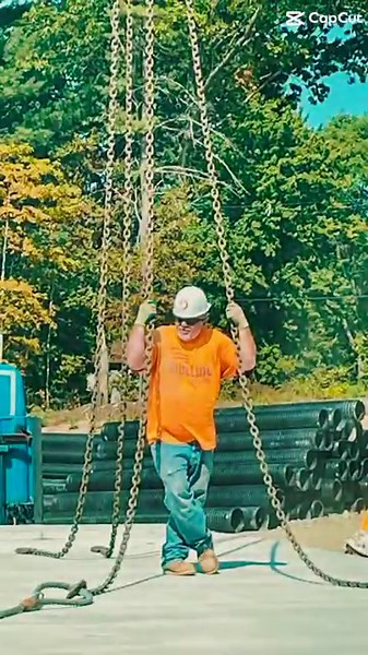 Manitowoc 999 precast action #cranespotting #crawlercrane #construction #concrete