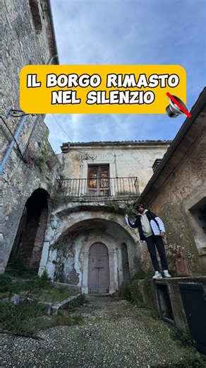 LORENZO MADDALENA on Instagram: "Il borgo rimasto nel silenzio 🔇 A causa di vari motivi è stato abbandonato intorno agli anni 50’…Se vuoi scoprire l’esplorazione e la storia completa è uscito l’ottavo episodio di Italia Fantasma sul mio canale Youtube (link in bio sul mio profilo) 📍Rocchetta Alta, Molise Seguimi per scoprire nuove posti autentici e i prossimi episodi :) #rocchetta #molisedascoprire #abbandonato #paese #paesefantasma"