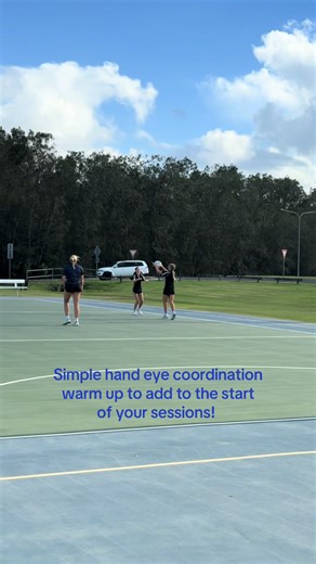 Simple drill to add to the start of your sessions! Get the girls feet and hands moving as well as their brains thinking! ⭐️⭐️ #netball #thenetballlab #training #sport