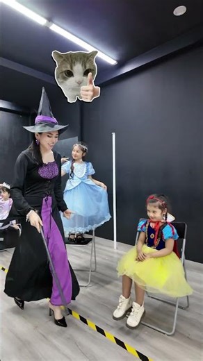 Small princesses taking on chair posing challenge #bybacademy #thanhhuyennguyen #daotaonguoimau #5g