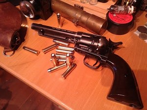 Shooting the Umarex Colt SAA "Peacemaker" Airsoft Revolver