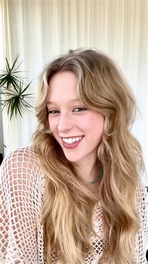 Jayne Matthews on Instagram: "A gorgeous soft shag for @jessjaylee_ lots of soft layers and the sweetest curtain bangs to frame her face. The cut plus some Hair Powder at the end gave her tons and tons of volume… if you’re interested in a little styling tutorial let me know! I can share a video soon ❤️ wishing you all a weekend filled with joy and peace xxooo #jaynematthews #softshag #softlayers #curtainbangs #faceframing #stevienicks"