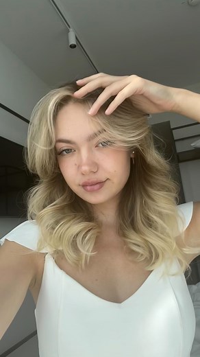 Erica Scorohod ✨🇲🇩 모델 & 인플루언서 UGC on Instagram: "Never ask me for directions 🙅🏼‍♀️😂 I have good orientation but switch up left with right alll the timeeee 😂😂😫 This was in Hongdae, Seoul 📍 It was a Saturday night when I wanted to go out with a friend and then the interviewer approached me :) „외국인들이 말하는 한글과 한국어, 그리고 일본어 중 국어와 차이점 Korean, japanese, and chinese“ is the video 🔗 This was a pleasant experience :) follow me to not miss the next Korea storytimes 🇰🇷🇰🇷🇰🇷💃 #traveltokorea #s