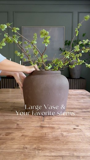 Simple and easy dining room styling! I just added two vases of similar colors and different textures. What do you think? Dining room, dining room decor, dining room styling, diy projects | Theedgewoodhome