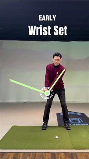 💊 Lesson Summary 💊 There are two main ways to set the wrists. Early cocking creates speed easily but can reduce consistency if overused. Cocking around chest level helps maintain structure and control, but may feel slower at first. There is no single correct answer. Choose the method that fits your swing and problem. ⸻ 코킹에는 크게 두 가지가 있습니다. 얼리 코킹은 스피드를 만들기 쉽지만 과하면 일관성이 떨어질 수 있습니다. 가슴 위치에서 하는 코킹은 구조와 컨트롤을 유지하는 데 도움이 되지만 처음에는 느리게 느껴질 수 있습니다. 정답은 하나가 아니라 자신의 문제에 맞는 선택이 중요합니다. ⸻ 手腕定型大致可分為兩種方式。 提早定型容