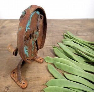 Restored Nana's Rusty Bean Slicer | Pretty Restoration