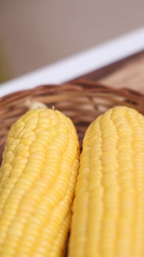 I remember the time when my husband @raichand_50 used to travel really far to work and I used to pack a tiffin for him everyday! I can’t tell you how upset I used to be when most times it would come back untouched- “it doesn’t say fresh, hot or appetising by the time I’m ready to eat” he used to say and invariably order something from outside! Wish I had Borosil And You those days as then my delicious food that I would pack with so much love for him would’ve been wiped out! Well well, now you gu