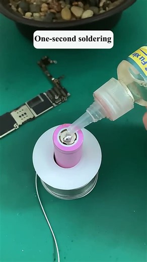 A drop of flux makes spot soldering strong and prevents cold solder joints #18650 #reels #shorts