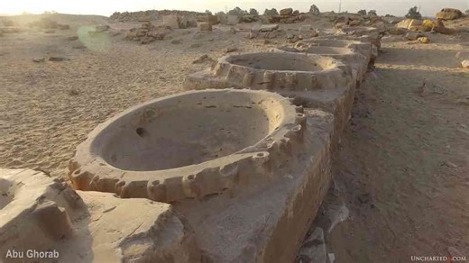 Artifacts at Abu Ghorab that do not behave like hand-worked stone
