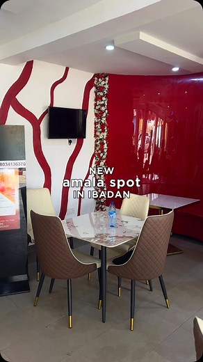 We recently visited the newly opened Amala spot at Town Planning. The place has a modern look, but they serve their food in local wooden plates. Their menu features Amala, of course, but they also offer other dishes like Jollof rice, fried rice, and more. Would you be trying them out? Tag someone you’d like to visit this place with. ⏰ : Open everyday 📍 : Opposite Sumal Industry, Oluyole-Town Planning, Ringroad 💳 : Budget at least ₦3k 📸 : @amala_oluyole 💛 : Like, save and share and follow for