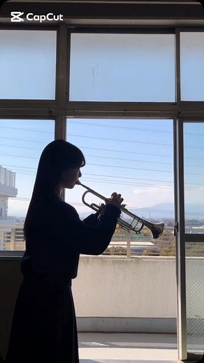 横浜隼人中学高等学校 吹奏楽部 on Instagram: "3月は別れの季節 僕らまた それぞれの道をさ 歩み始めたのさ その先にある 交差点でまた会えたら その時は二人で 長い長い話を 夜が明けるまで 語り明かしたいね 今はグッバイ 「僕らまた」を様々な楽器でメドレーで吹いてみました♪ 定期演奏会まであと 15日🌸 🗓3月26日(水) 📍神奈川県民ホール ⏰開場 17:00 開演 18:00 🎫入場無料 全席指定 ーーーーーーーーーーーーーーーーーーーーーーーーーーー 【謙虚】【感謝】【向上】 【共鳴〜amoroso〜】 19年連続東関東大会出場‼️ 全国目指して頑張ります！ 応援よろしくお願いいたします📣 ↓はやすい公式Instagram↓ @hayato_hayasui_official 日頃の活動やイベント情報などを中心に皆さまにお届けします🫧 過去の投稿もこちらからチェックしてみてください🎺 #吹奏楽#吹奏楽部#吹部#横浜隼人#横浜隼人高校#HAYASUI#hay