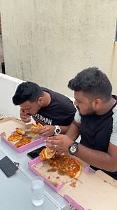 Aaj hum dono Bhaiyo ke bich hone wala hai pizza eating challenge aur voh bhi Meatball Pizza Eating Challenge😍 | Wake'N'Bite