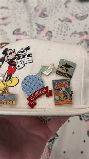 One for all the pin lovers. Some of the oldest pins in my collection past down from my Mum. These were collected on a trip her and my Dad did to Florida back in the early 90s. There are some real gems on this hat. My favourites have to be the river country and Spectro Magic pins. #vintagedisney #disneypins #retrodisney #waltdisneyworld #vintagedisneypins