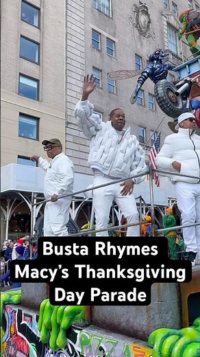 Busta Rhymes Sings and Dances to “Gimme Some More” at the Macy’s Thanksgiving Day Parade! #shorts