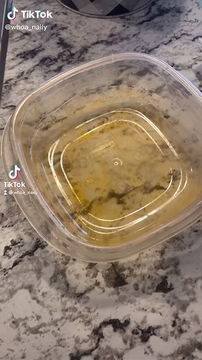 Tiktok made me do it - life hack! Orange stained Tupperware. No more! #tiktokmadedoit #kitchenlifehack #lifehack