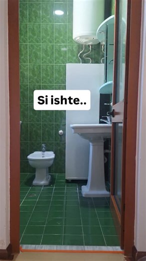 Edison Veliu on Instagram: "🍀shkatërrim total & drejt transformimit😇💪 - - Edhe pse jap këshilla, nuk do të thotë se jam më i mençur se ju. Do të thotë që kam eksperienc dhe jam përditë ne kete zanat,ky është nji informacion i vlefshëm per ju qe ti shmangni gabimet dhe te mos dështoni ne rinovimin e banjës tuaj. - - Veprimet e mia: Shkatërrim total Tavan te varur led&spote Ngushtim dritare nga brenda por jo nga jashtë per te krijuar 90x90 zonen e dushit dhe te mbanim pamjen e jashtme sipas dri