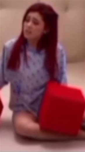 Solange Mejias on Instagram: "🎬 👉🏻 Carly Shay (1994). Sipnosis: Carla Taylor Shay o más conocida como Carly Shay, ​​​ o simplemente Carly, es un personaje ficticio creado por Dan Schneider como la protagonista de la serie televisiva iCarly protagonizada por Miranda Cosgrove, ​ quien en dicha serie nació el 24 de julio de 1994.​ Género: Personaje ficticio. Disponible en Prime Video 📹, Paramaont Plus. . 🔥Si te gustó pues Dale, comenta y comparte para que llegue a más personas y lo descubran y