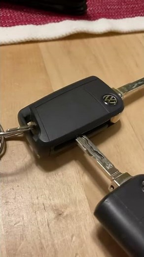 VW Atlas key fob battery replace #shorts