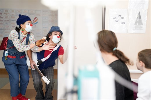 ԱրարատԲանկը և «Թէատրոն» փառատոնը ժպիտներ պարգևեցին փոքրիկներին