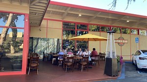 Palo Alto's Mike's Diner Bar to remain open thanks to 11th-hour deal, community support