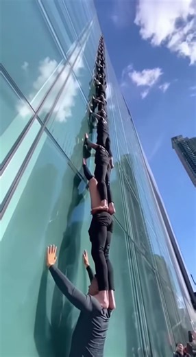 Can People Line Up as Tall as a Skyscraper