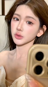 7.4K views · 127 reactions | Layout makeup hồng sữa trong veo, làn da căng mịn ánh satin. Đôi mắt to tròn long lanh, má ửng nhẹ và môi hồng bóng tạo cảm giác mong manh, ngọt ngào nhưng vẫn rất sang. #christmaswishes #gifts #makeupsale | Mina Studio | Facebook