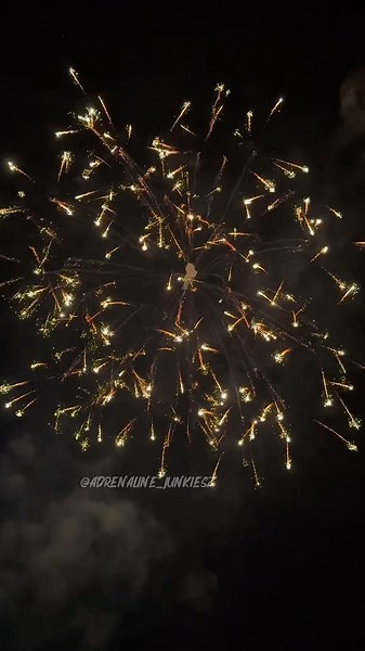 6” Inch 150mm display Shell crackling Crosette 🔥 #pyro #fireworks