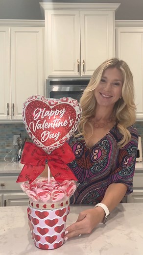 14K views · 9.5K reactions | Dollar Tree Valentine Gift ♥️ #valentinesday2024 #valentines #valentinesgift #valentinestreats #foryoupagereels #foryoupagе #dollartree | Laura Jeanne | Facebook