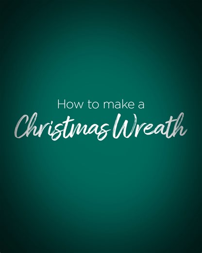 28K views · 29 reactions | Feeling creative? Have a go at making your very own festive wreath with this step-by-step guide 爐 All you’ll need is a few tools, some lovely blooms, maybe pop some Christmas tunes on, and soon you’ll be feeling merrier than Santa himself ✨ | Interflora UK | Facebook
