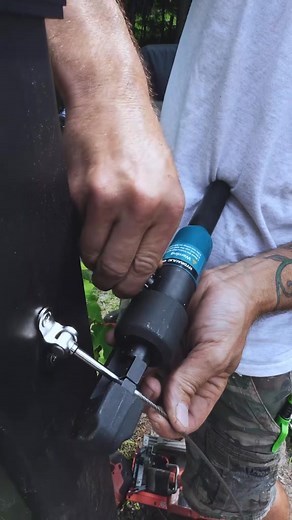 This is a super easy to install and super affordable cable rail system that I found on Amazon! Home improvement, project DIY tips and tricks #carpentrytips #construction #contractor #tipsandtricks #HomeImprovement #hacks #carpentry #builder #deck #tools #DIY | Star Contractor | Facebook