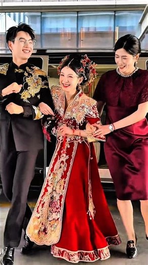 Adorable Wedding Fun 🤍 | Playful Chinese Bride Moment 😄💍 #wedding #funny #shorts