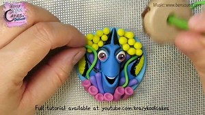 🐠💕We LOVE Dory! If you’ve never seen this tutorial, it’s a MUST. 🤩🍿🎬🎞📽 It shows how small details really add to the overall presentation of a topper. These here are perfect for regular size cupcakes, but can be scaled larger for the side of a cake. Enjoy this sneak peek, then head on over to our YT channel for the FULL TUTORIAL. Enjoy! 😍 . . . #krazykoolcakes #findingnemo #findingdory #dory #dorycupcaketoppers #findingdorycupcakes #findingnemocupcakes #findingnemobirthday #findingdorybir