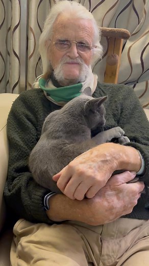 12K views · 1K reactions | Georgi is very happy to have Richard at home after his servant’s three weeks away in hospital. And Richard’s health is benefitting greatly from cuddles from his furry friend. Cats rule don’t they? Thank you every body for your kind wishes to The Master for a full recovery... Purrs & Love, The Topiary Cat. | The Topiary Cat | Facebook