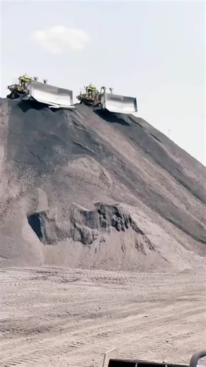 ‏#cat #caterpillar #bulldozer