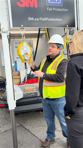 Keyline Safety on Instagram: "Great demo on the RSQ self retracting lifeline from Geoff @3msafety. In the event of a fall, this device locks up then lowers a worker down to the ground at 3.5ft per second. Fall protection with a built in rescue plan! #safety #fallprotectionsystems #fallarrest #workplacesafety #rescueplan #safetysolutions #construction"
