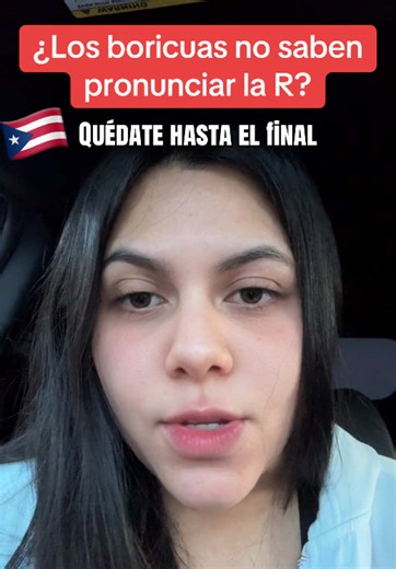 Decir que los boricuas “no saben pronunciar la R” no solo es incorrecto, también le quita valor a toda una historia cultural. Los boricuas sí saben usar la R. Cuando a veces suena como L, no es al inicio de la palabra, sino en el medio o al final. A eso se le llama lambdacismo. No es un error, es parte del flow boricua al hablar, una mezcla hermosa de influencias taínas, africanas y españolas, incluso del acento andaluz. Además, el boricua sabe muy bien cuándo cambiar su forma de expresarse: no 