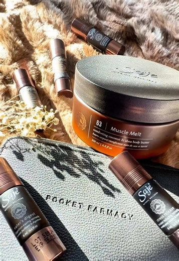 Nature’s medicine cabinet — in your pocket, wherever life takes you! Saje’s Pocket Pharmacy: Physical Edition! Saje Best Selling full body remedy kit that combines 5 of the best selling roll-ins to care for common aches, pains and discomforts. All remedies are 100% natural plant based power! All natural scents that smell good and does good! Packed in a premium vegan leather case. Lined with material made from recycled water bottles. It’s durable, sleek and compact. Perfect for on-the-go and trav