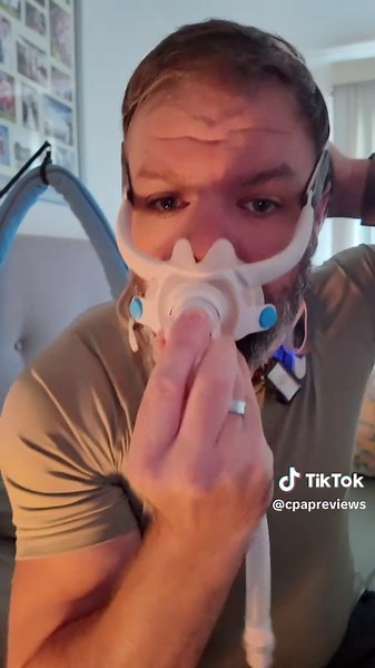 Full face CPAP masks: maximum coverage, maximum support. Great for mouth breathers or higher pressures, but can feel a bit bulky. Pros: \t•\tWorks for mouth nose breathing \t•\tIdeal for high pressure settings \t Cons: \t•\tBulkier design \t•\tCan cause facial marks \t•\tMay leak if not fitted properly (more surface area to seal) Team full face or nasal mask? What’s your pic 🫵 ✌️