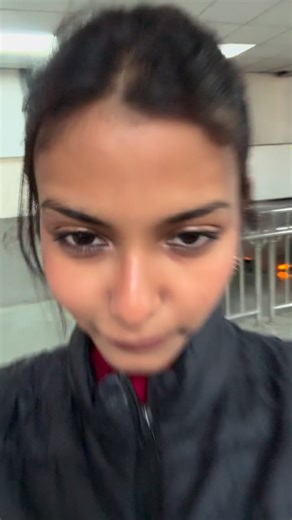 Khushi Singh on Instagram: "Collarbone pe chidiya dikhi ky 😪😈 #trending #transition"