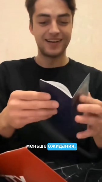 Польша ввела новую визу категории D Польша запустила новый тип рабочей визы — “виза D для работников приоритетных предприятий.” Что это значит? Теперь работать в Польше можно по специальной визе, если вас берёт на работу польская фирма из особого списка. В этот список входят надежные и важные для экономики компании. Таких уже больше 2 400. Для белорусов это хорошая новость: Виза D даёт возможность легально работать в Польше быстрее и проще. Меньше бюрократии, чем при обычном оформлении. Больше ш