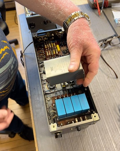Bill on Instagram: "Dr. D breaking down the Quad II tube amplifier restorations.  #vintageaudio#vintagestereoequipment#hifi#hifidelity#audiophile#audiophiles#stereosound#tubeamplifier#vacuumtube#amplifier#quadamplifier#repair#restoration#lostart#craftmanship#cool#thevintageaudioshop#workvibes"