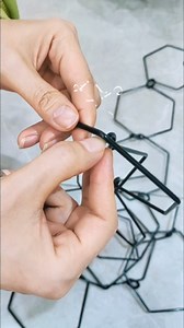 Free Splicing Chain Trellis for Climbing Plants Indoor Outdoor -DIY 90in Metal Hexagon Garden Wall Trellis Plant Trellis Indoor for Ivy,Monstera,Hoya,Pothos Plant Climber Support