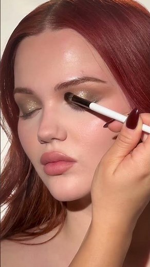 An earthy, shimmering eye look with NEW Ethereal Eyes™ Eyeshadow Palette: Nature